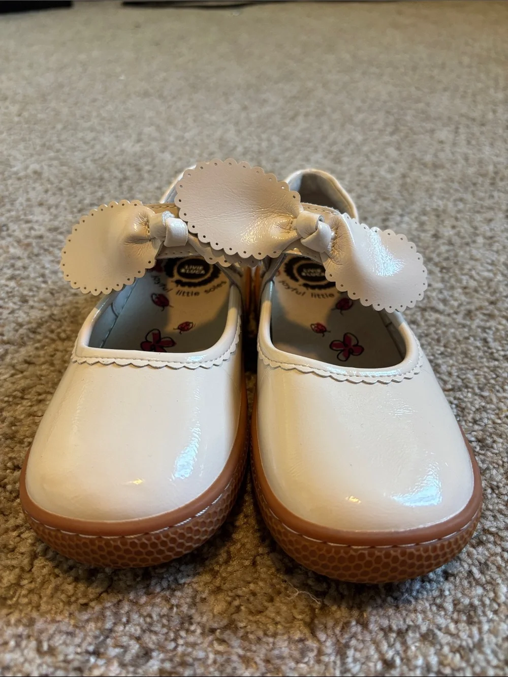 Livie & Luca Cream Bow Dress Shoes Size 13 Classic timeless minimalist